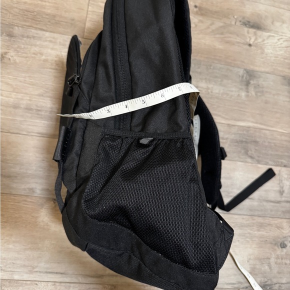 North Face Vault Backpack Black 26L - Picture 9 of 9